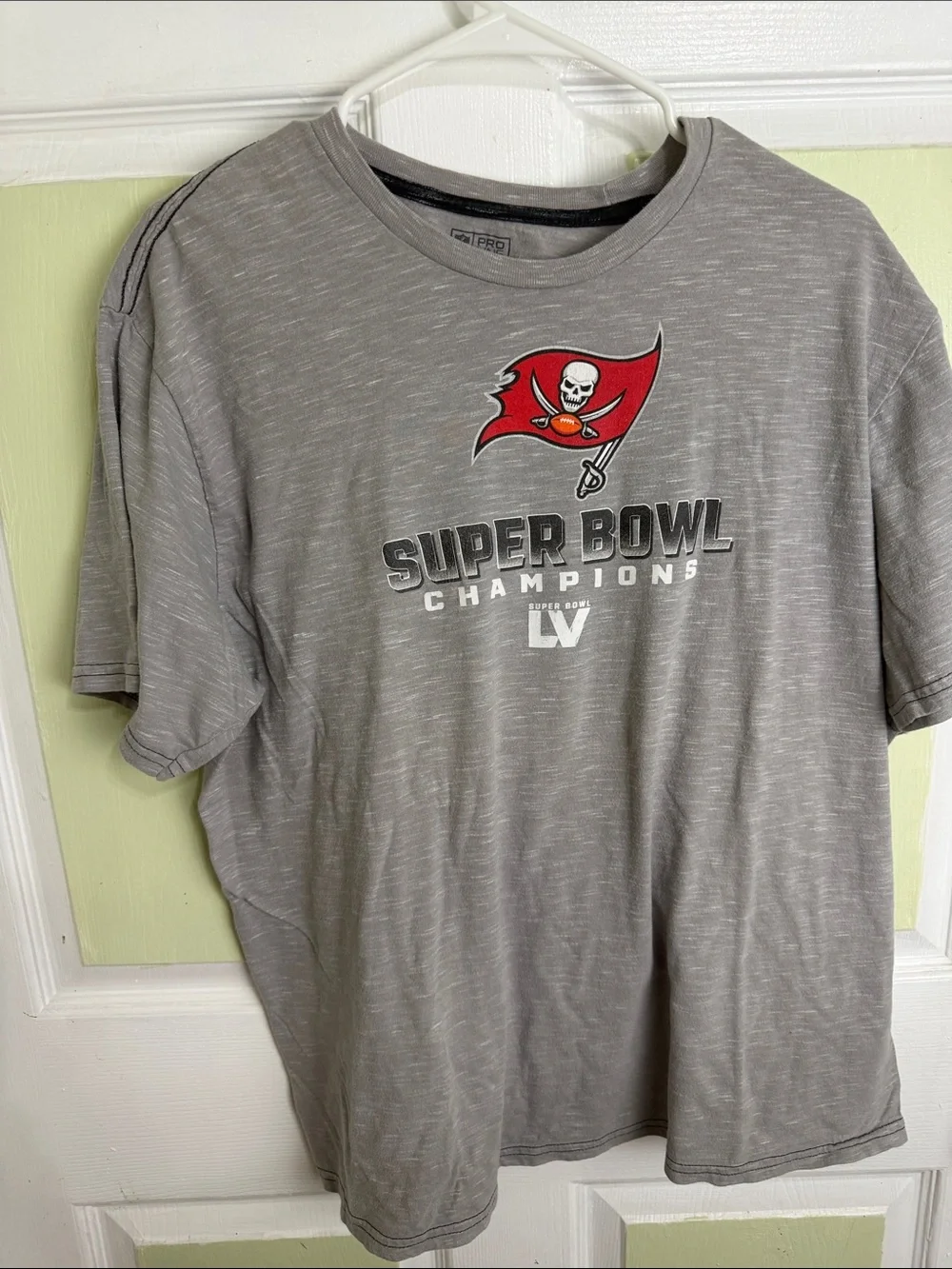 (2357) Fanatics Gray Tampa Bay Buccaneers Super Bowl Champions Tee, Size: XL